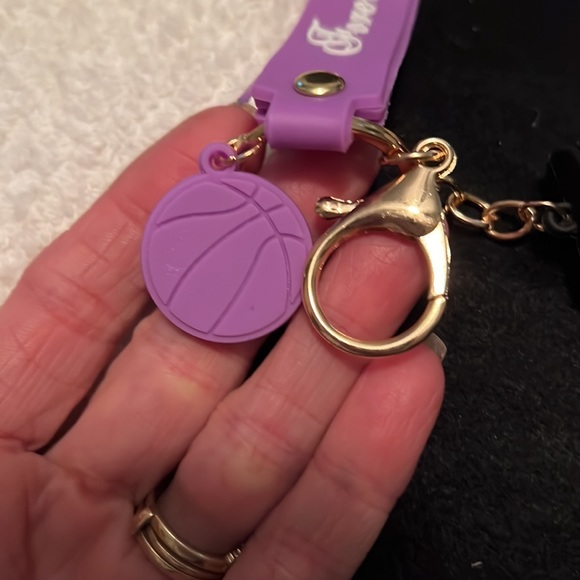 Tennis shoe keychain - Picture 4 of 4